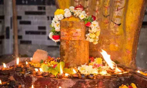 సోమవారం శివున్ని ఏ పూలతో పూజిస్తే మంచి జరుగుతుందో తెలుసా?