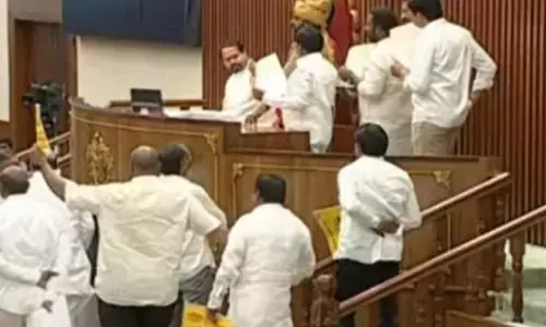 బిగ్ బ్రేకింగ్: AP అసెంబ్లీలో తీవ్ర ఉద్రిక్తత.. సభలోనే TDP ఎమ్మెల్యేపై దాడి!