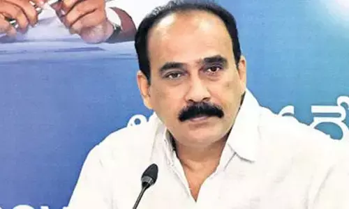 బుజ్జగింపులు ‘‘ఫెయిల్’’.. మీడియా కంటపడకుండా వెళ్లిపోయిన బాలినేని..!?
