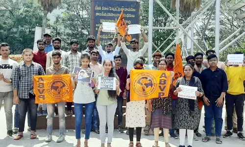 లీకేజీ బాధ్యత రాష్ట్ర సర్కారుదే.. కేసీఆర్ రాజీనామా చేయాలి: ABVP