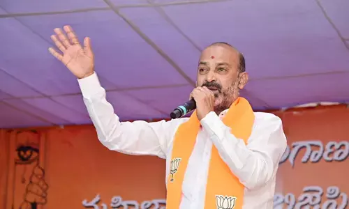తెలంగాణ ప్రభుత్వానికి భయమెంటో చూపిస్తాం: బండి సంజయ్