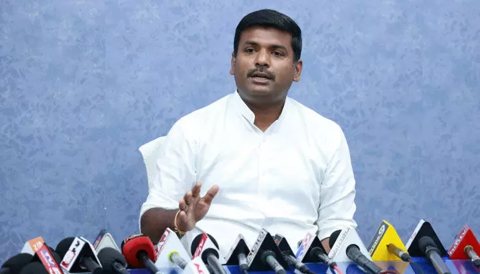 స్కిల్ స్కామ్ లో చంద్రబాబు జైలుకు వెళ్లడం ఖాయం.. మంత్రి గుడివాడ అమర్నాథ్ స్కిల్ స్కామ్ లో చంద్రబాబు జైలుకు వెళ్లడం ఖాయం.. మంత్రి గుడివాడ అమర్నాథ్