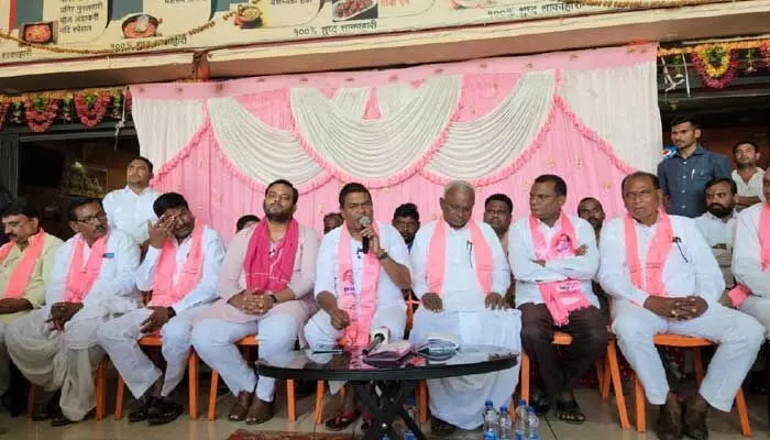 కేసీఆర్ కు జై కొడుతున్న మహాజనం కేసీఆర్ కు జై కొడుతున్న మహాజనం