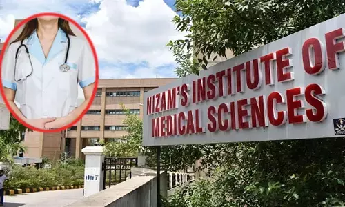 నిమ్స్ డైరెక్టర్‌ని తొలగించాలని నర్సుల ధర్నా