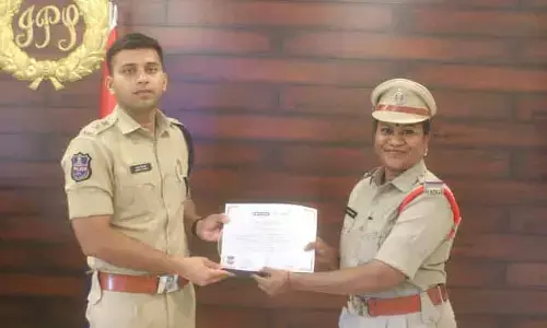 మావోయిస్ట్ ఏరియాలో సేవలు.. ఏఎస్సై శోభారాణికి సన్నిహిత సేవ అవార్డు