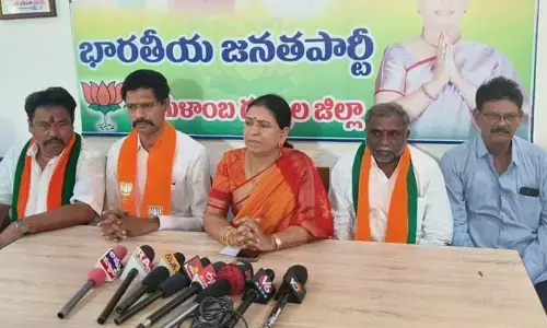 రైతుల అక్రమ అరెస్ట్ ఖండిస్తున్నాం: డీకే అరుణ
