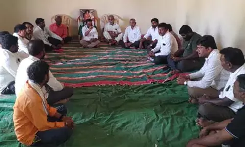 సర్వేనెంబర్ 28 లోని బస్తీలను రక్షించుకుంటాం : వనం సుధాకర్