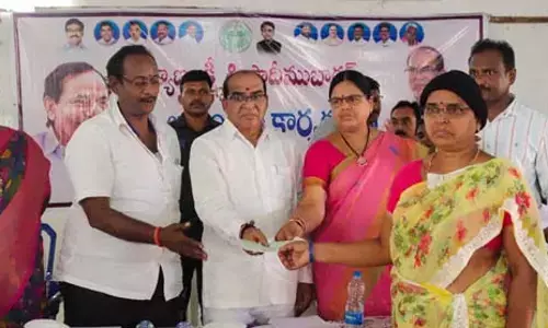 పేదింట పెళ్లి భారం కాదు : ఎమ్మెల్యే మెచ్చా