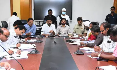 నీటి ఎద్దడి నివారణకు చర్యలు తీసుకోవాలి : జిల్లా కలెక్టర్