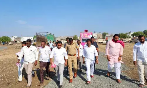 అన్నిదారులు లోహకే..
