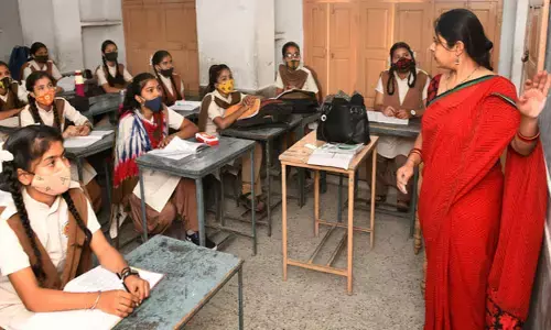 అకడమిక్‌ ఇన్‌స్ట్రక్టర్లను నియమించాలి