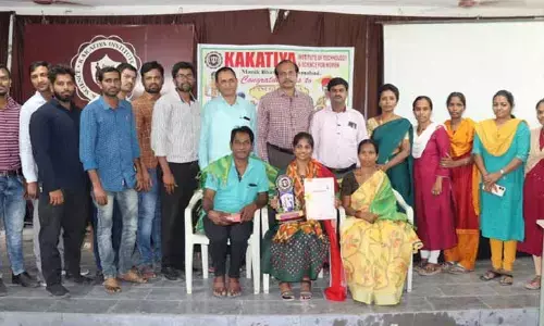 జేఎన్టీయూ ఫలితాల్లో కాకతీయ మహిళా కళాశాల విద్యార్థిని ఫస్ట్..