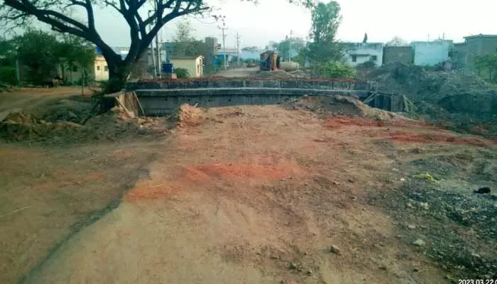 పడితే పైకే...! పడితే పైకే...!