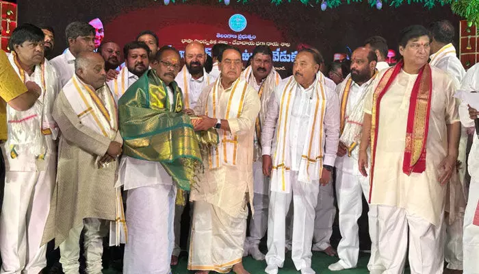 వేద పండితులకు ఉగాది పురస్కారాలు వేద పండితులకు ఉగాది పురస్కారాలు