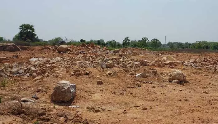 గుట్టలు గుల్ల.. ప్రభుత్వాదాయానికి భారీగా గండి.. గుట్టలు గుల్ల.. ప్రభుత్వాదాయానికి భారీగా గండి..