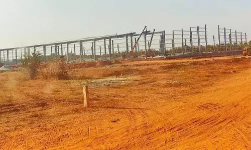 ఖాళీ జాగా కనిపిస్తే ఖతమే...!