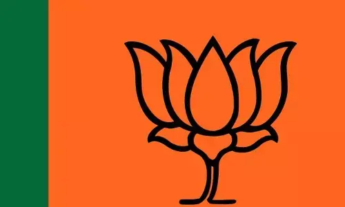 ధర్నాలో బాహా బాహికి దిగిన నియోజకవర్గ నేతలు