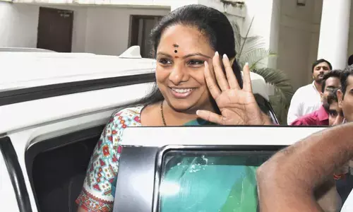 ఢిల్లీ నుంచి హైదరాబాద్‌కు కవిత, కేటీఆర్..