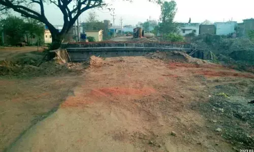 పడితే పైకే...!