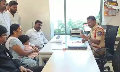 మల్లన్న ఆచూకీ ఎక్కడ...? ఎక్కడున్నాడో చెప్పాలని భార్య మమత డిమాండ్