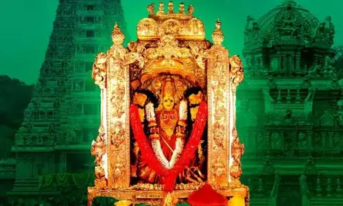 Ugadi: భక్తులతో కిటకిటలాడుతున్న ఇంద్రకీలాద్రి