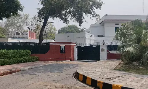 ఢిల్లీలోని బ్రిటన్ హైకమిషన్ కార్యాలయం ముందు బారీకేడ్ల తొలగింపు