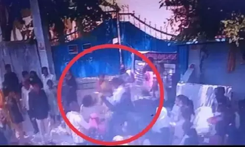 పొట్టుపొట్టు కొట్టుకున్న మహిళా కానిస్టేబుల్, లేడీ లెక్చరర్..