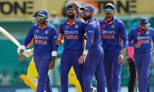 బ్రేకింగ్: మూడో వన్డేలో ఆసీస్ ఆలౌట్.. భారత్ టార్గెట్ ఎంతంటే..?