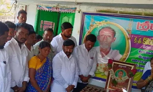 చిలకయ్య కుటుంబాన్ని పరామర్శించిన మంత్రి జగదీష్ రెడ్డి