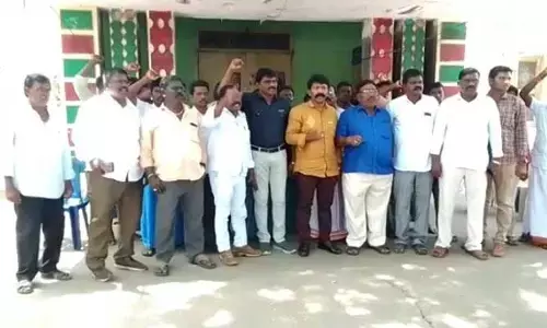 Nellore: భగ్గుమన్న దళిత సంఘాల నేతలు.. ఎమ్మెల్యేపై ఆగ్రహం