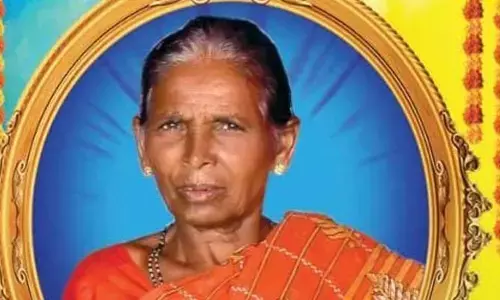 రైలు ఢీకొని వృద్ధురాలు మృతి..