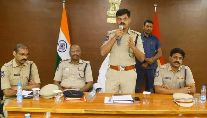 మతాలకు అతీతంగా పండగలు జరుపుకోవాలి.. మతాలకు అతీతంగా పండగలు జరుపుకోవాలి..