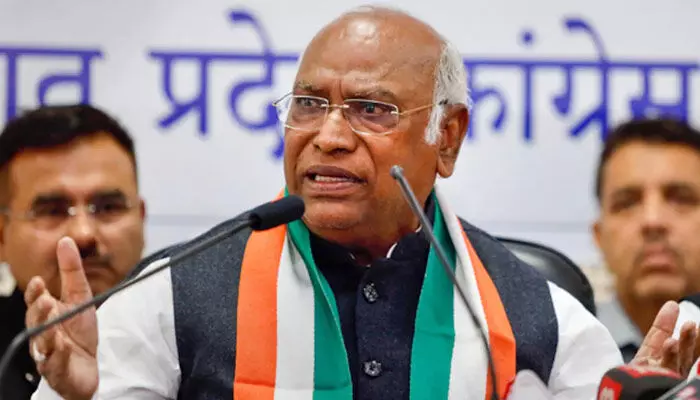 సొంత జిల్లాలో కాంగ్రెస్ చీఫ్కు షాక్ సొంత జిల్లాలో కాంగ్రెస్ చీఫ్కు షాక్