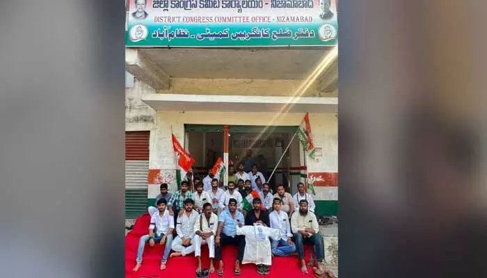 కాంగ్రెస్ పార్టీ ఆధ్వర్యంలో మౌనదీక్ష.. కాంగ్రెస్ పార్టీ ఆధ్వర్యంలో మౌనదీక్ష..