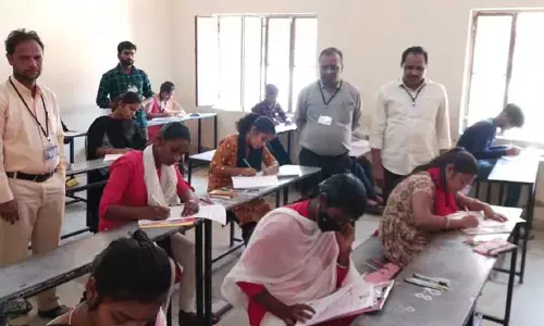 793 విద్యార్థుల గైర్హాజరు.. ఇంటర్ విద్యాశాకాధికారి రఘురాజ్..