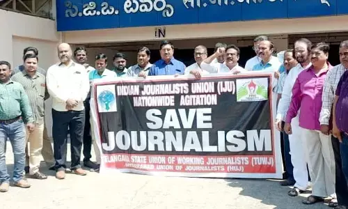 జర్నలిజాన్ని రక్షించండి.. గవర్నర్‌కు టీయుడబ్ల్యూజే వినతి