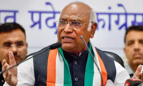 సొంత జిల్లాలో కాంగ్రెస్ చీఫ్‌కు షాక్