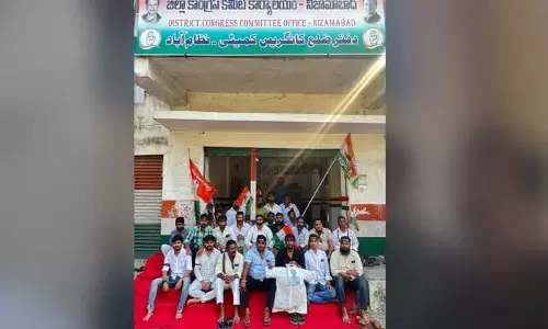 కాంగ్రెస్ పార్టీ ఆధ్వర్యంలో మౌనదీక్ష..