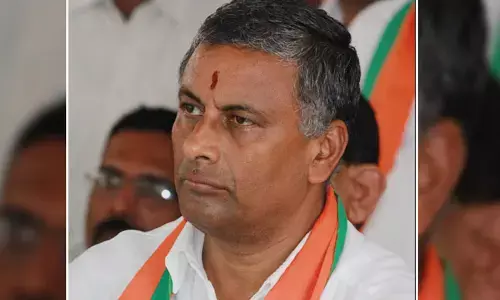 మంత్రి కేటీఆర్ రాజీనామా చేయాలి: ప్రభాకర్