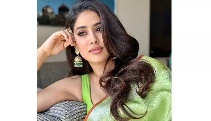 ‘ఎన్టీఆర్30’ ఓపెనింగ్ కు ట్రెడిషనల్ స్టన్నింగ్ లుక్ తో జాన్వీ కపూర్ ‘ఎన్టీఆర్30’ ఓపెనింగ్ కు ట్రెడిషనల్ స్టన్నింగ్ లుక్ తో జాన్వీ కపూర్