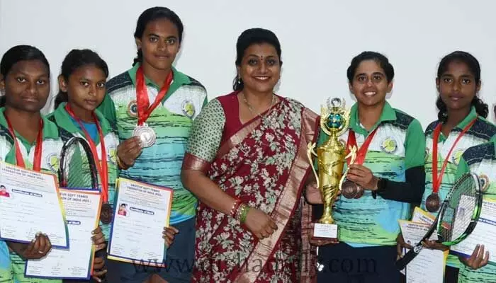 Minister Roja: స్పోర్ట్స్ కోటాలో వారికి ఉద్యోగాలు Minister Roja: స్పోర్ట్స్ కోటాలో వారికి ఉద్యోగాలు