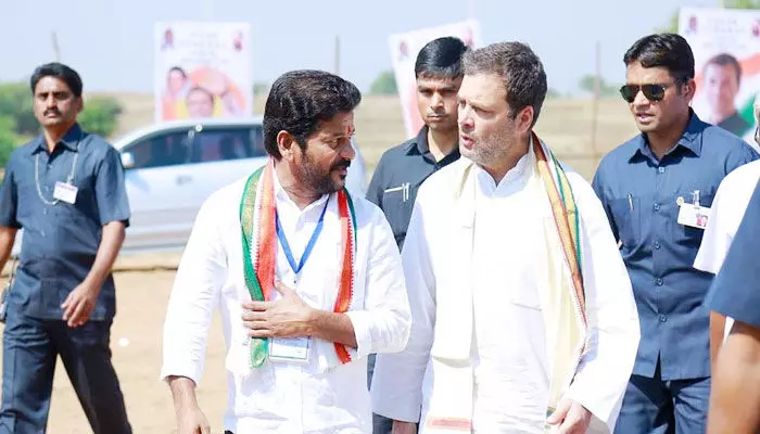 రాహుల్ గాంధీపై అనర్హత వేటుకు అసలు రీజన్ అదే: రేవంత్ రెడ్డి రాహుల్ గాంధీపై అనర్హత వేటుకు అసలు రీజన్ అదే: రేవంత్ రెడ్డి