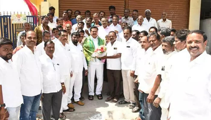 అభివృద్ధిని చూసే చేరికలు.. ప్రభుత్వ విప్ గంపగోవర్ధన్.. అభివృద్ధిని చూసే చేరికలు.. ప్రభుత్వ విప్ గంపగోవర్ధన్..