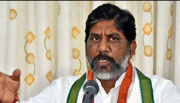రాహుల్ గాంధీ పై అనర్హత వేటు అప్రజాస్వామికం : సీఎల్పీ నేత మల్లు భట్టి విక్రమార్క రాహుల్ గాంధీ పై అనర్హత వేటు అప్రజాస్వామికం : సీఎల్పీ నేత మల్లు భట్టి విక్రమార్క