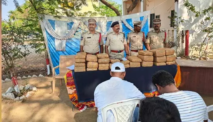 సినీ ఫక్కీలో గంజాయి స్మగ్లింగ్ చేస్తున్న ముఠా అరెస్ట్.. సినీ ఫక్కీలో గంజాయి స్మగ్లింగ్ చేస్తున్న ముఠా అరెస్ట్..