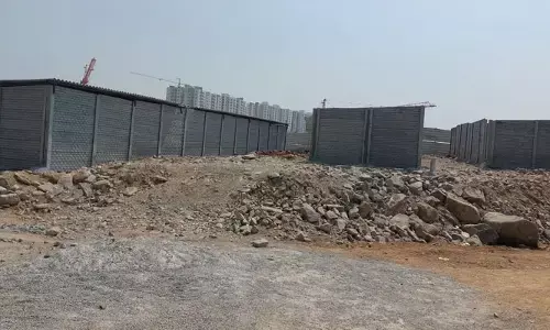 ప్రభుత్వ భూమిపై కబ్జాకోరుల కన్ను!