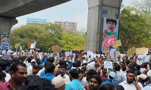 దద్దరిల్లిన విద్యుత్ సౌధ.. ఖైరతాబాద్ వద్ద భారీగా ట్రాఫిక్ జామ్