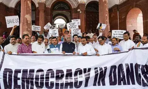 ఢిల్లీలో కాంగ్రెస్ అధ్వర్యంలో ప్రతిపక్షాల భారీ ఎత్తున ర్యాలీ