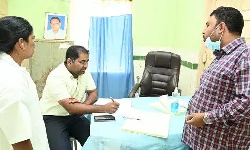 లబ్దిదారులు రేషన్ సరుకులు ఎక్కడైనా తీసుకోవచ్చు: కలెక్టర్ కోయ శ్రీ హర్ష