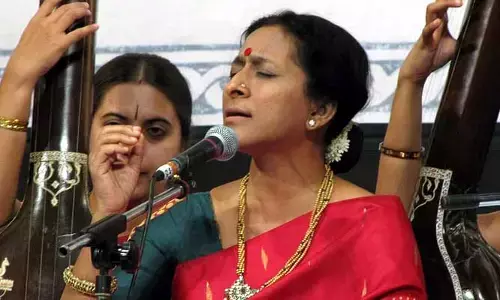 ఆసుపత్రిలో చేరిన స్టార్ సింగర్.. టెన్షన్‌లో ఫ్యాన్స్!
